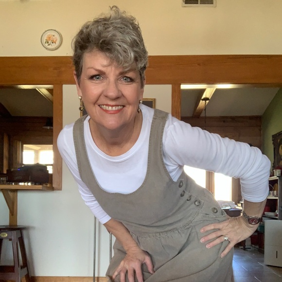 Hello.  I'm Kimi - Picture 10 of 13